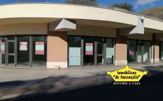 FONDI PIAZZA ULTIMI LOCALI DISPONIBILI (lv111)