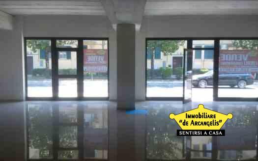 FONDI PIAZZA ULTIMI LOCALI DISPONIBILI (lv111)