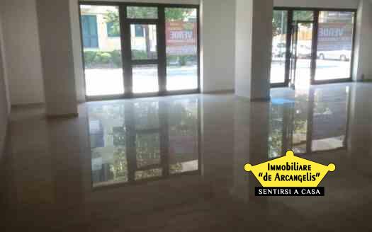 FONDI PIAZZA ULTIMI LOCALI DISPONIBILI (lv111)