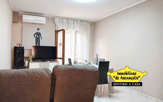 Fondi Via Spinete, Appartamento in residence con posto auto e Garage (av199)